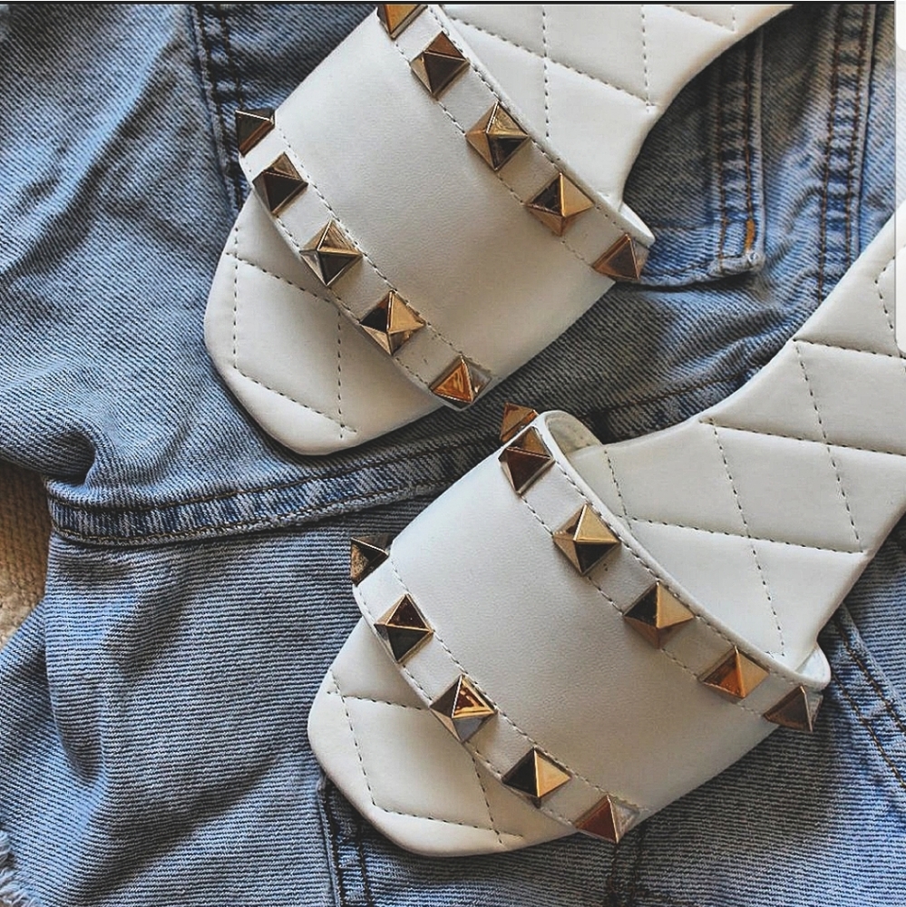 🆕️Summer Faves Collection// White one band Slide - Picture 3 of 7